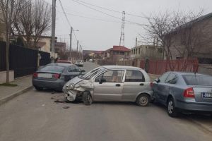 Accident rutier la Medgidia. Trei masini avariate. Un barbat de 70 de ani a fost ranit