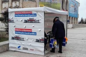 Strângere de semnături, la Constanţa, pentru campania USR “Fără penali în funcţii publice”

