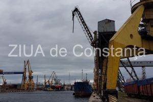 O macara a cazut in mare in dana 23 a Portului Constanta