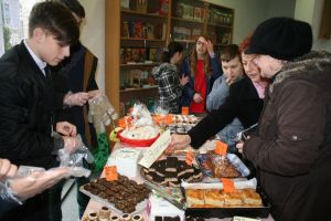 Târgul dulce de Florii de la Protopopiatul Greco-Catolic va face sărbătorile mai frumoase pentru 10 familii nevoiaşe (FOTO)