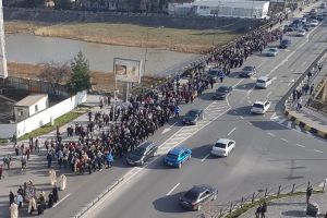 PROCESIUNE DE FLORII IMPRESIONANTA LA RÂMNICU VÂLCEA!