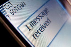 SMS-ul unei BĂNCI, trimis din GREȘEALĂ, a activat codul ROȘU la DIICOT. Suma AMEȚITOARE care implică şi MAFIA din Asia