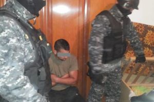 Patru bărbaţi arestaţi pentru furt