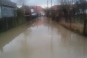 Inundaţii la Vălenii de Mureş