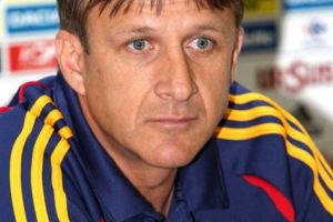 Antrenorul Emil Săndoi a găsit explicaţiile jocurilor slabe ale lui FC Argeş: terenul, ploaia, arbitrii etc