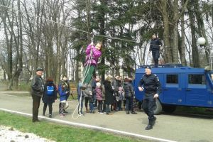 O zi în parc alături de jandarmii băcăuani