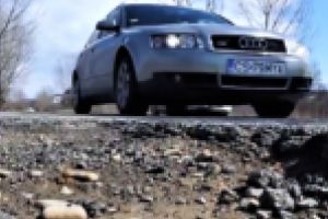 VIDEO. Explozie pe un drum judeţean din Caraş-Severin!