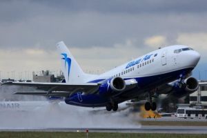 Un avion Blue Air care urma sa ajunga la Bucuresti s-a intors din zbor. Ce s-a intampat 