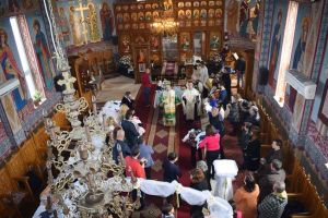In sfanta zi a Floriilor:  Sapte copii aflati in asistenta maternala, botezati la Cumpana (galerie foto)