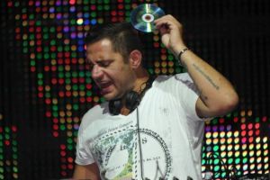 Rosario Internullo mixeaza duminica in XS Lounge! Se anunta super show + afterparty