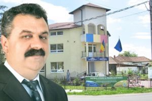 Edilul şef din Mihăeşti, Constantin Bărzăgeanu, va asfalta drumurile din satele Mihăeşti şi Arsanca pe o lungime de 3  kilometri