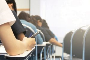 Dezinteres la simularea bacalaureatului: Elevii vasluieni au prestat foarte modest