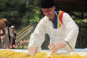 Festivalul Brânzei şi Țuicii de la Răşinari premiat la Bruxelles