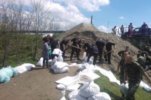 Feteşti: au încercat să distrugă primul dig de apărare împotriva inundaţiilor, în zona Buliga