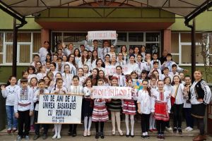 Şcoala Gimnazială „Miron Costin” a sărbătorit 100 de ani de la Unirea Basarabiei cu România