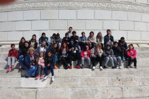 Scoala Altfel. Elevi de la scoala din Dorobantu, judetul Calarasi, vizite la Monumentul de la Adamclisi, Muzeul de Istorie si Delfinariu 