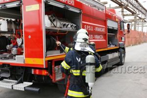 ULTIMĂ ORĂ: Incendiu în Focşani de la o maşină de spălat