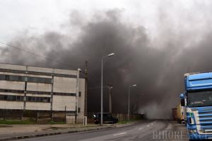 Producţia la UAMT a fost reluată, dar cauzele incendiului nu se cunosc încă. APM: Calitatea aerului nu a fost afectată