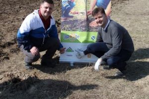 NEW TRESS FOR NEW LIFE - 300 de voluntari s-au alăturat campaniei care dă naştere, la Lipăneşti, celei mai noi păduri din Prahova