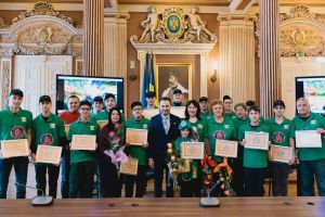 „Muşchetarii roboticii”, PREMIAȚI în cadrul unui concurs naţional şi felicitaţi de administraţia locală (FOTO)