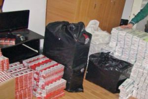 Constănţeni reţinuţi pentru contrabandă cu ţigări