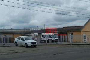 FOTO. Șofer de TIR găsit mort în curtea unui supermarket