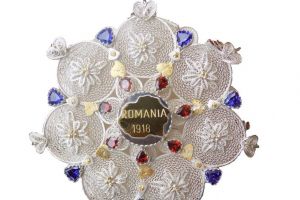 Muzeul Naţional al Unirii Alba Iulia prezintă, marţi, exponatul lunii aprilie: Bijuterie, harta României Mari