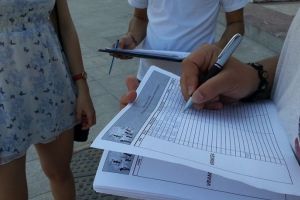 USR a schimbat locaţia în care adună semnături pentru iniţiativa ”Fără penali în funcţii publice”