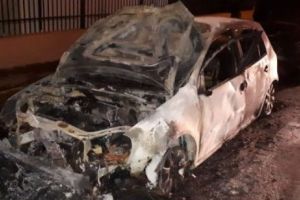 Maşini incendiate după o metodă teroristă în Capitală