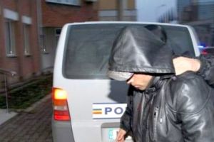 Suspecţi de furt prinşi în flagrant