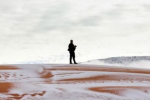 SCHIMBĂRI climatice cu efect DEVASTATOR! DE CE ajunge praful roşu din SAHARA în ROMÂNIA