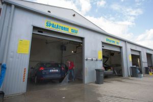 FOTO Sibiul are în sfârşit o spălătorie auto ”self-service” aşa cum trebuie. E deschisă şi duminica