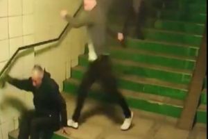 Omul străzii din Braşov, bătut pentru că le-a spus agresorilor să nu fie „vandali”