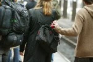 ATENTIE LA FALSII PRIETENI! POT FI HOTI DE BUZUNARE.