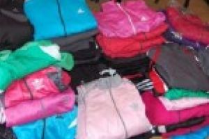 Articolele vestimentare si de incaltaminte ce purtau marci identice cu marcile protejate au fost ridicate de politistii braileni