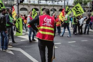 Lovitură pentru Macron. Franţa se pregăteşte pentru trei luni de grevă