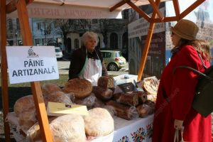 Bunătăţi ca la mama acasă la târgul producătorilor locali de la Biserica Evanghelică (FOTO)