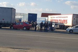 Tânăr de 27 de ani, prins de poliţişti, după ce a provocat un accident cu 3 maşini pe Centură a Oradiei şi a fugit!