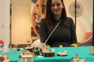 Bijuterii fine cu flori presate făcute de o târgumureşeancă