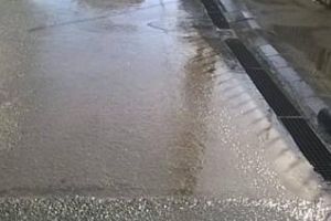 Străzile din Floreşti au început să fie spălate - FOTO