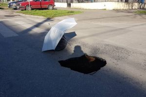 Groapa adanca in zona zero a Timisoarei, fotografiata de un consilier judetean