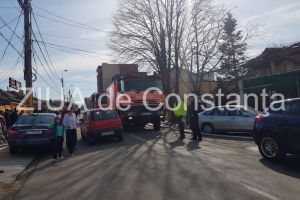 Imagini de la eveniment:Incendiu pe strada Andrei Muresan din Constanta. Intervin salvatorii (galerie foto) 