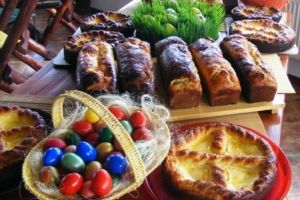 Asociaţia Filantropia Ortodoxă a pregătit pachete cu alimente pentru persoane vârstnice şi nevoiaşe din Alba Iulia şi judeţul Alba