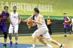 Merg la turneul final