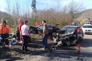 VIDEO FOTO – Accident groaznic în Vâlcea. Un copil mort şi cinci răniţi