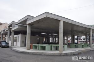 Se reiau lucrările de construcţie la piaţa agroalimentară din Centru. Contractul a fost atribuit firmei Alfa Construct Alba Iulia; termen de finalizare – iulie 2018