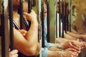 Amendament PSD: Condamnaţii cu pedepse până la 5 ani să execute pedeapsa acasă sau în week-end