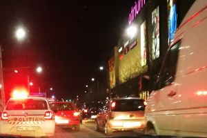 ACCIDENT în faţă la MALL! Încă o coliziune, la UTA