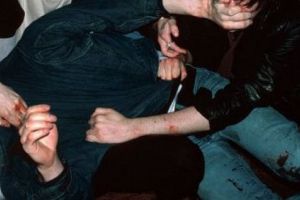 Grija mare unde alegeti sa mergeti in weekend! Bataie ca in şatră, in club Retro din Ploiesti! Un grup de 