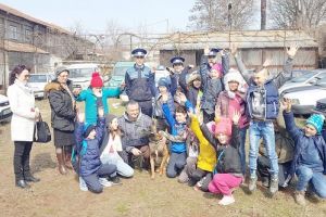 Poliţiştii vasluieni, alături de elevi la „Școala Altfel”